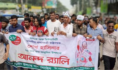 নোয়াখালীতে কেক কেটে শেখ হাসিনার জন্মদিন পালন