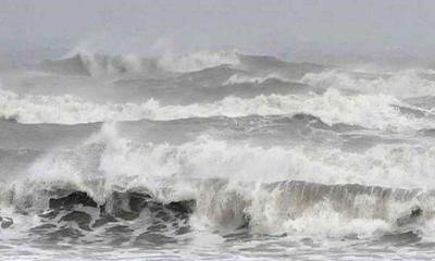 ৩ নম্বর সংকেত বহাল, আরও দুদিন থাকতে পারে বৃষ্টি