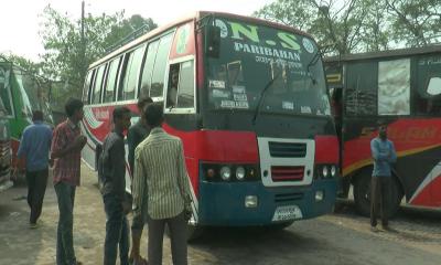 মালিক-শ্রমিক দ্বন্দ্বে মেহেরপুর-কুষ্টিয়া সড়কে বাস চলাচল বন্ধ