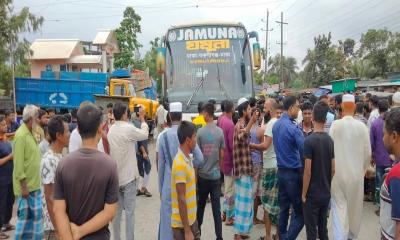 শেরপুরে বাসের চাপায় অটোরিকশা চালক নিহত, আহত দুই