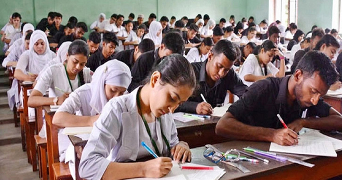 বাংলা প্রথমপত্রের পরীক্ষায় দ্বিতীয়পত্রের প্রশ্ন বিতরণ