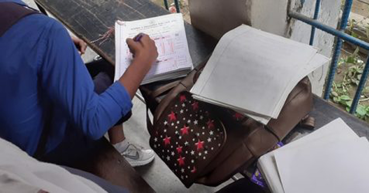 এসএসসির খাতা মূল্যায়ন করলেন দশম শ্রেণির শিক্ষার্থীরা