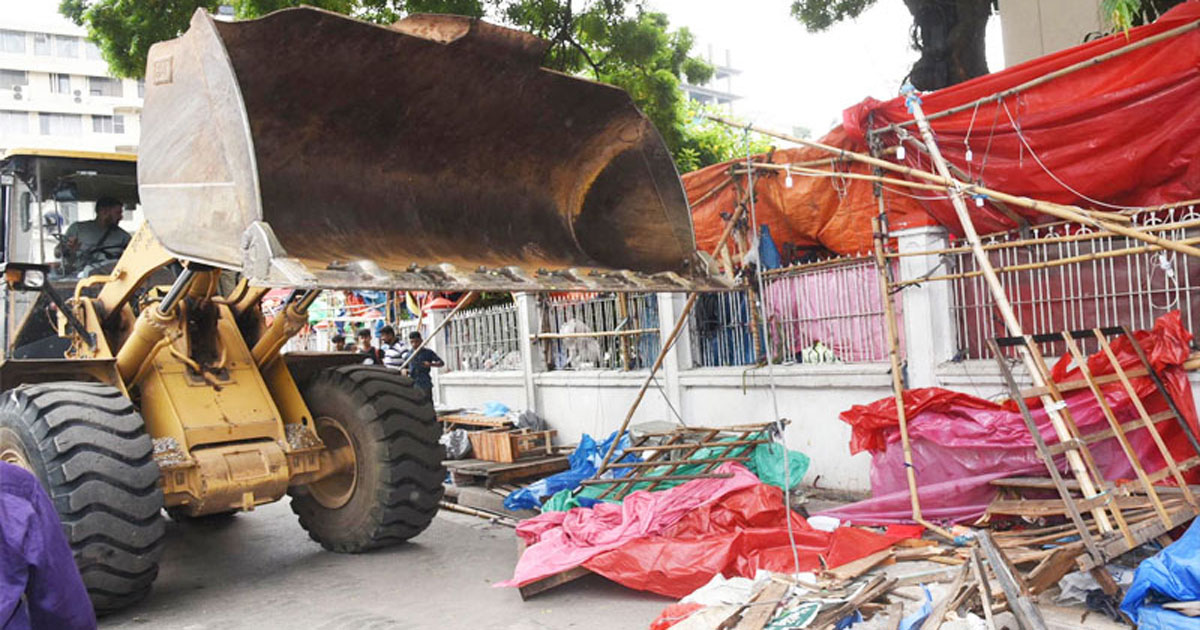 গুলিস্তান থেকে সহস্রাধিক হকার উচ্ছেদ