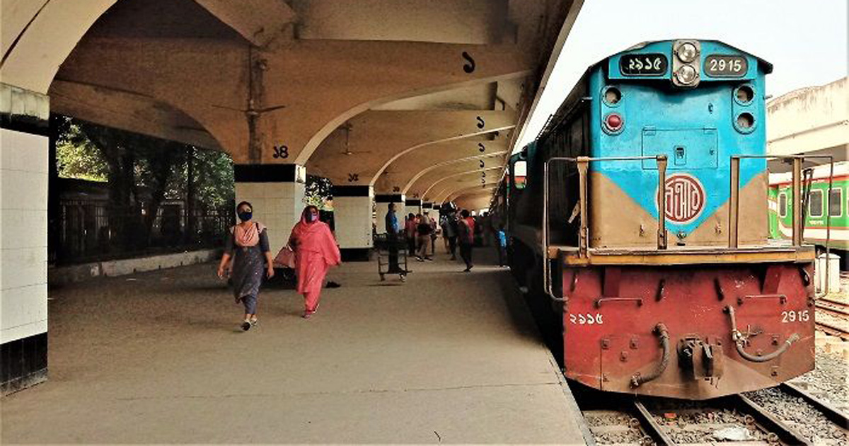 ট্রেনে কিশোরীকে গণধর্ষণ, গ্রেফতার পাঁচ