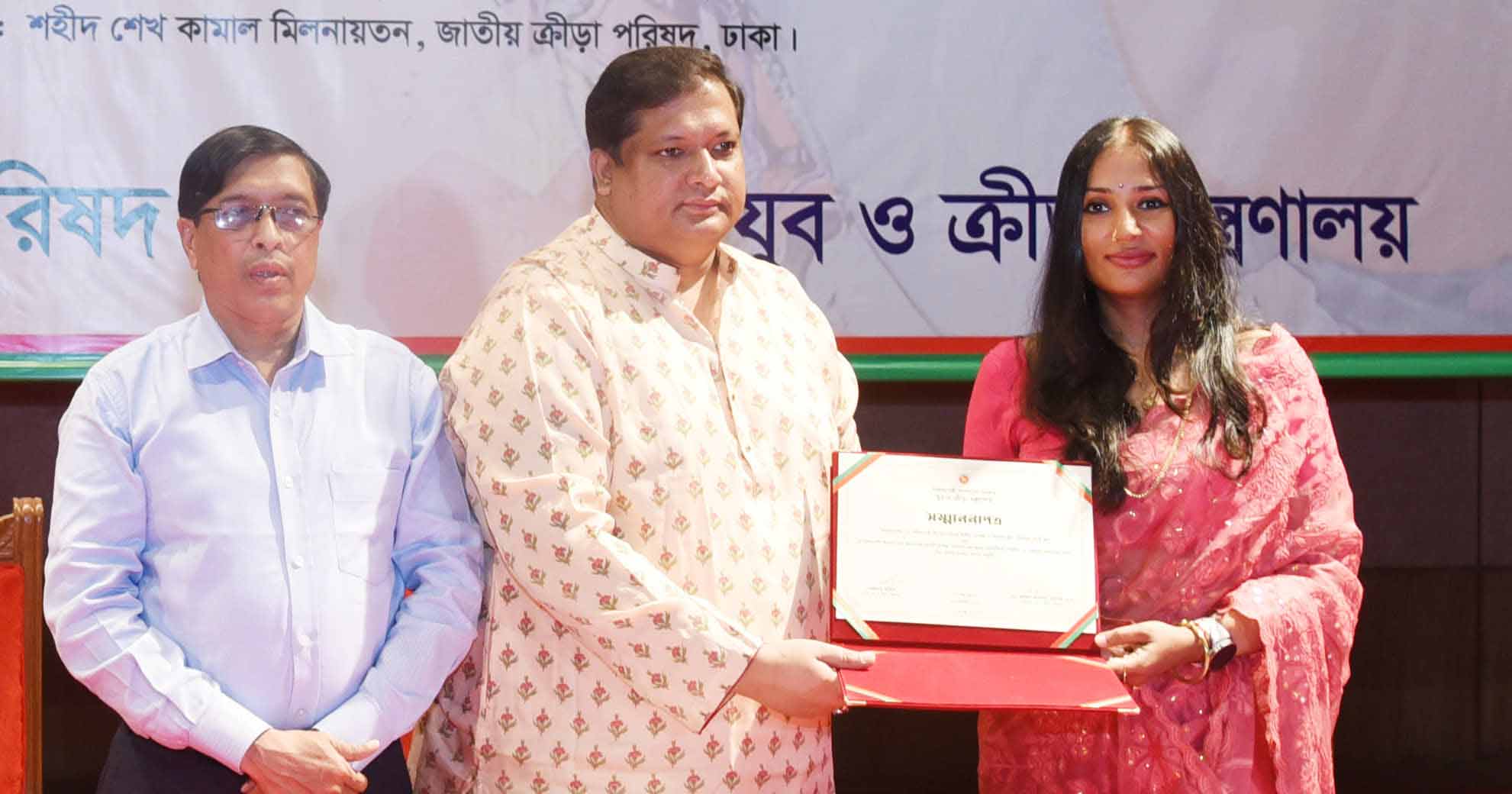 পর্বতারোহী ওয়াসফিয়া নাজরীনকে সংবর্ধনা