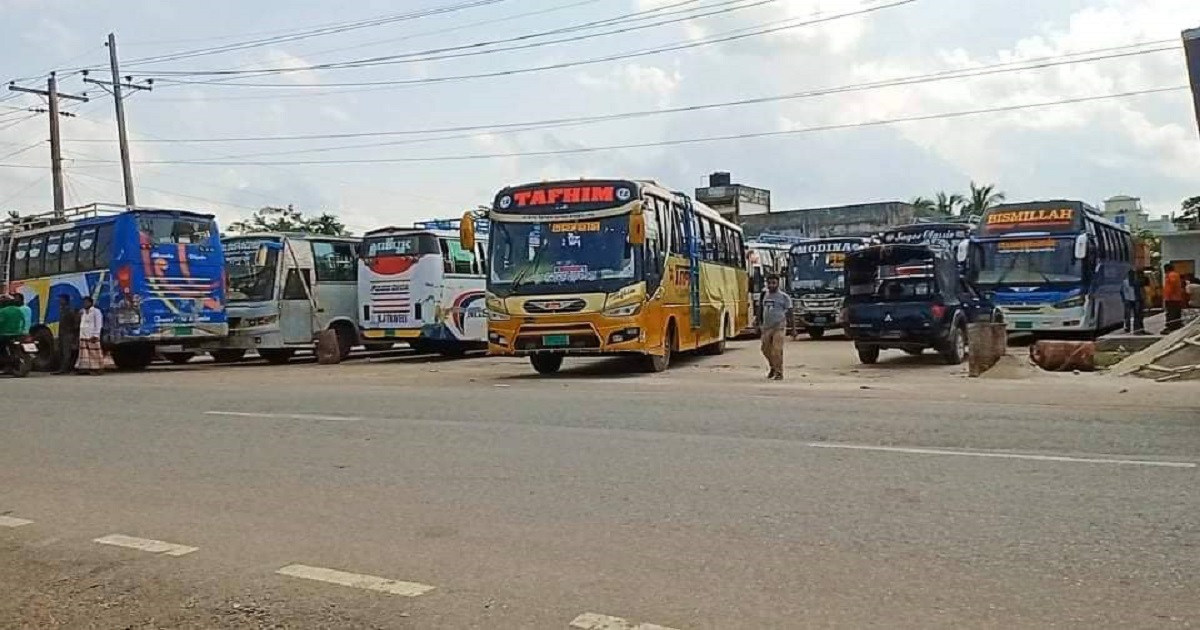 বরগুনায়  বাস ধর্মঘট,  ভোগান্তিতে  যাত্রীরা
