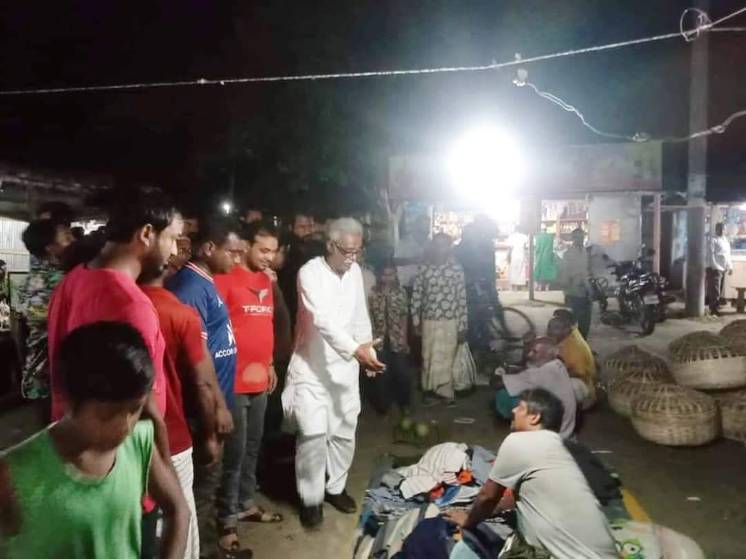 রংপুর সিটি নির্বাচন : নৌকায় ভোট চেয়ে গণসংযোগ করছেন আ`লীগ নেতা সফি