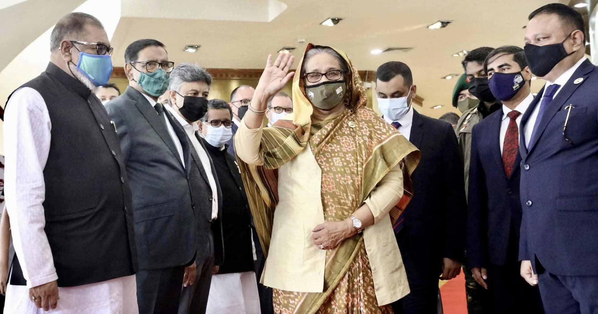 লন্ডনের উদ্দেশে ঢাকা ছাড়লেন প্রধানমন্ত্রী