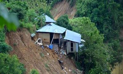 রামুতে পাহাড় ধসে ৪ জনের মৃত্যু