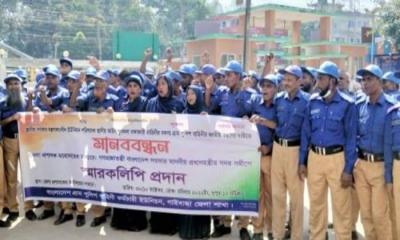 গ্রাম পুলিশের চাকরি জাতীয়করণের দাবিতে গাইবান্ধায় স্মারকলিপি প্রদান