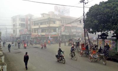 রংপুরে অবিকল বৃষ্টির মতো ঝরছে কুয়াশা