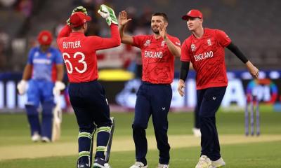 ইংলিশ বোলারদের তোপে বিধ্বস্ত আফগানরা