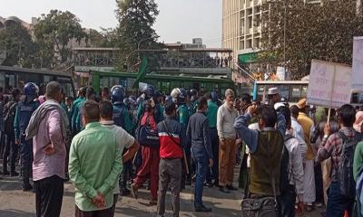 শিক্ষামন্ত্রীর আশ্বাসে সড়ক ছাড়লেন এনটিআরসিএ সনদধারী চাকরি প্রত্যাশীরা