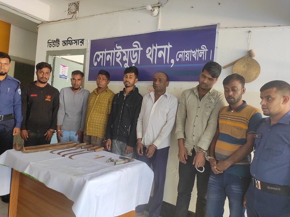 নোয়াখালীতে আগ্নেয়াস্ত্র ও লুণ্ঠিত মালামালসহ ৭ ডাকাত গ্রেফতার