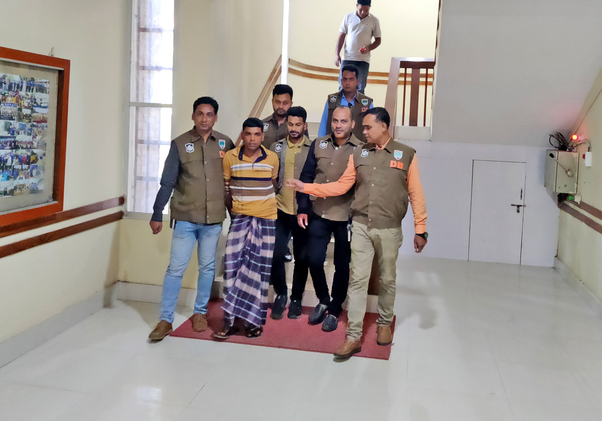 আদালত চত্বর থেকে পালিয়ে যাওয়া আসামি ৫ দিন পর গ্রেফতার