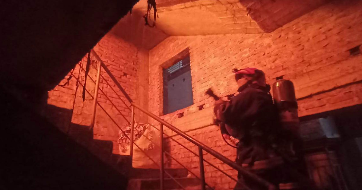 নাজিরা বাজারে জুতার গোডাউনের আগুন নিয়ন্ত্রণে