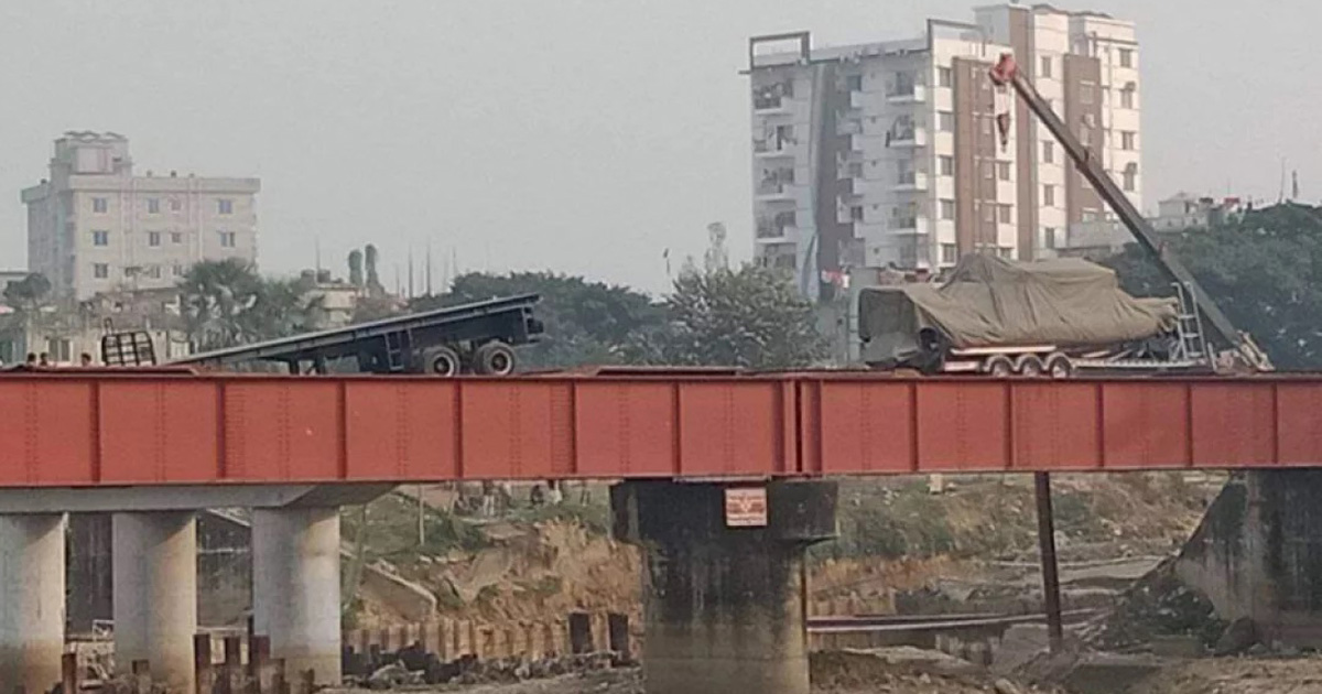 টঙ্গী রেল সেতুতে মালবাহী ট্রেন লাইনচ্যুত, সাড়ে ৫ ঘন্টা পর উদ্ধার