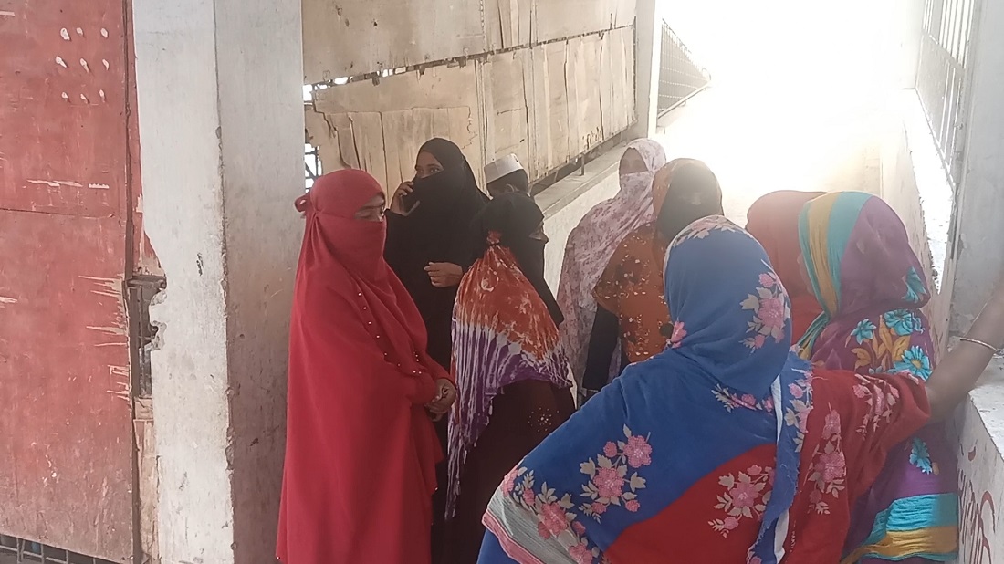 শিক্ষকের রহস্যজনক মৃত্যু