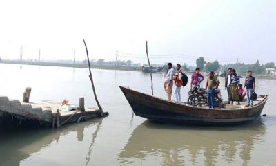 সেতুর অভাবে অবহেলিত জাহাজমারা সৈকত