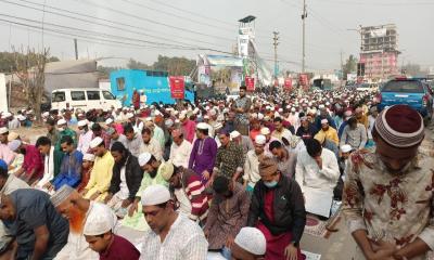 বিশ্ব ইজতেমার দ্বিতীয় পর্বে লাখো মুসল্লির জুমার নামাজ আদায়