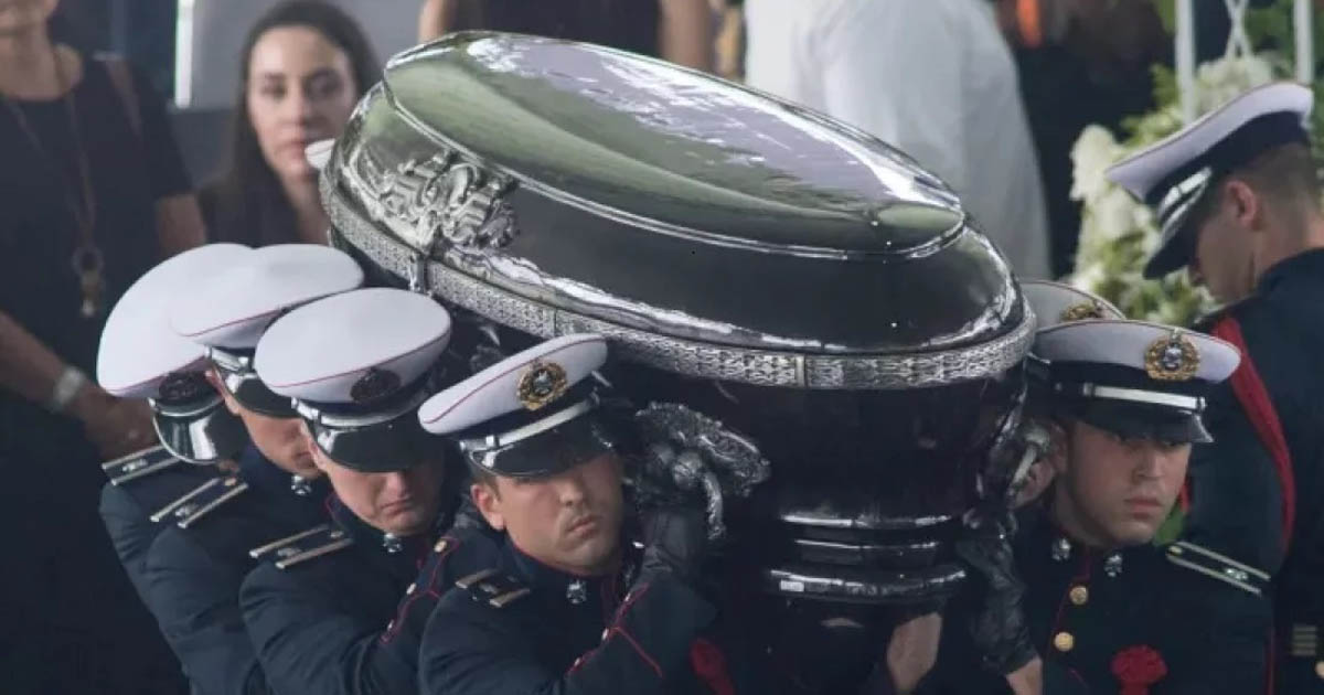 শৈশবের ক্লাব সান্তোসের পাশেই চিরনিদ্রায় শায়িত পেলে