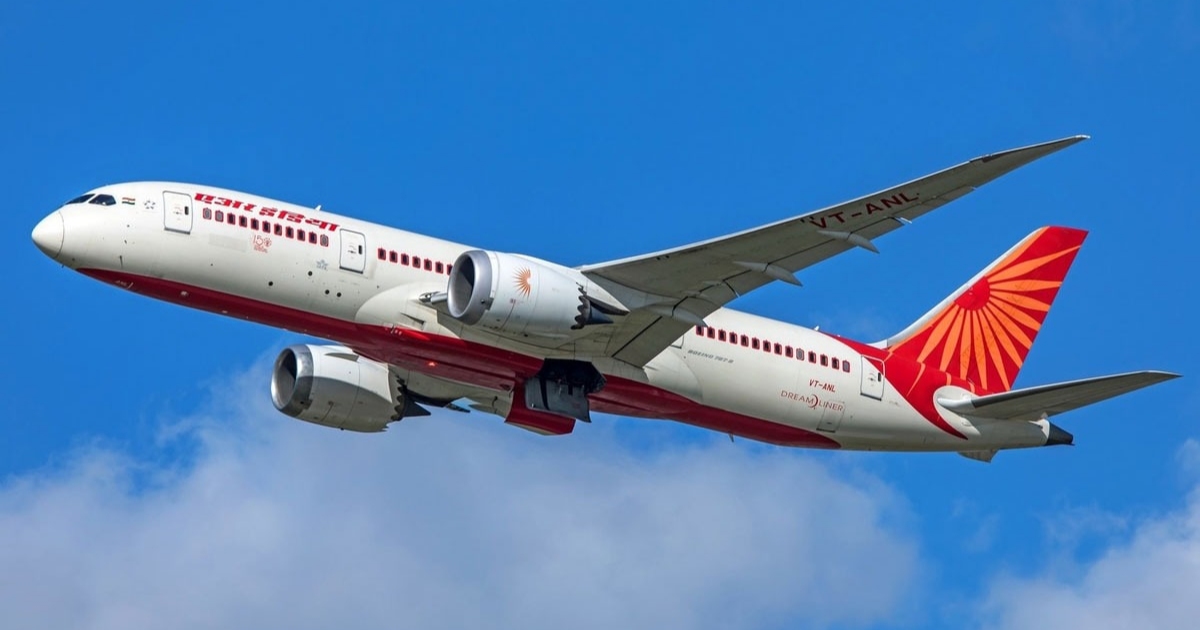 প্লেনে মাঝ আকাশে নারীর গায়ে প্রস্রাব করল মাতাল যুবক!