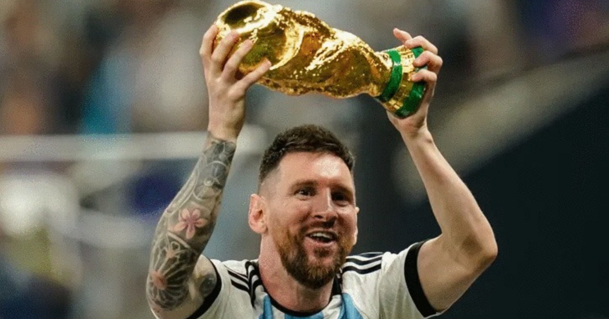 রেকর্ড গড়া ইনস্টাগ্রাম পোস্টে মেসির হাতে ছিল নকল ট্রফি