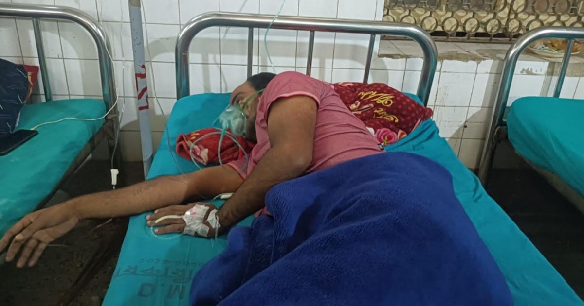 পেটের ভেতরে ইয়াবা নিয়ে পাচারের চেষ্টা, গুরুতর অসুস্থ হয়ে ঢামেকে