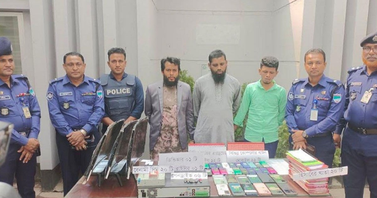 ফেসবুকে বিজ্ঞাপন দিয়ে চক্রটি হাতিয়ে নিতেন লাখ লাখ টাকা