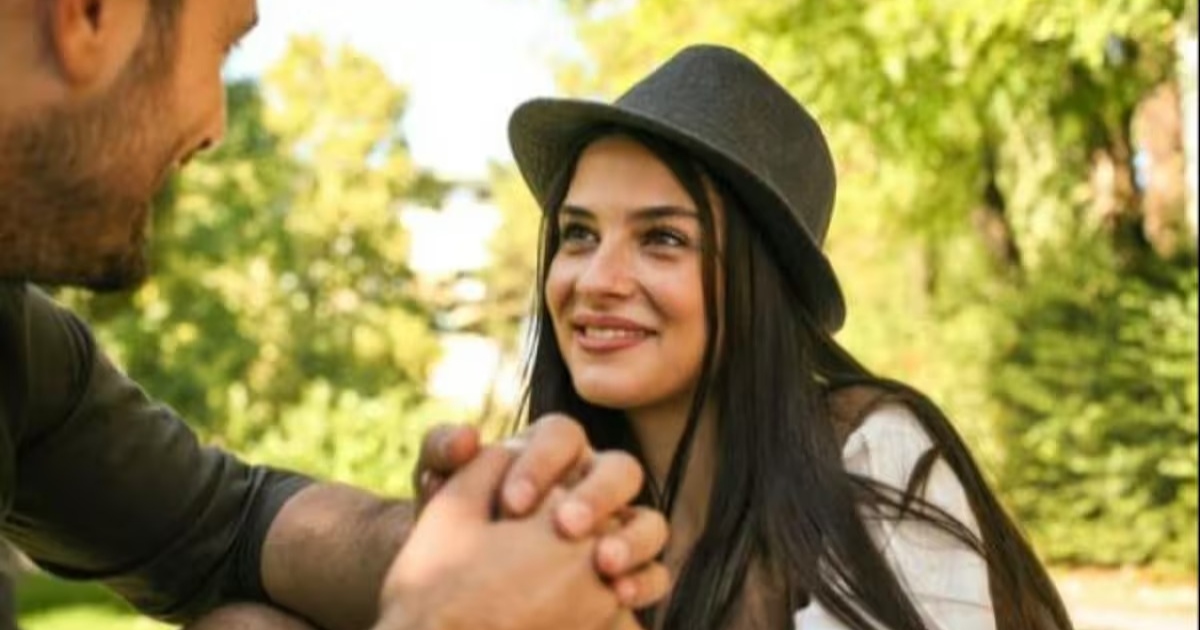 বাঙালি ছেলেরা বৌদিদের কেন বেশি পছন্দ করে জানেন?