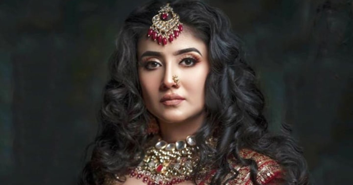 ২৫ বছরের বড় ব্যক্তির সঙ্গে বিয়ের পিঁড়িতে দেবলীনা!