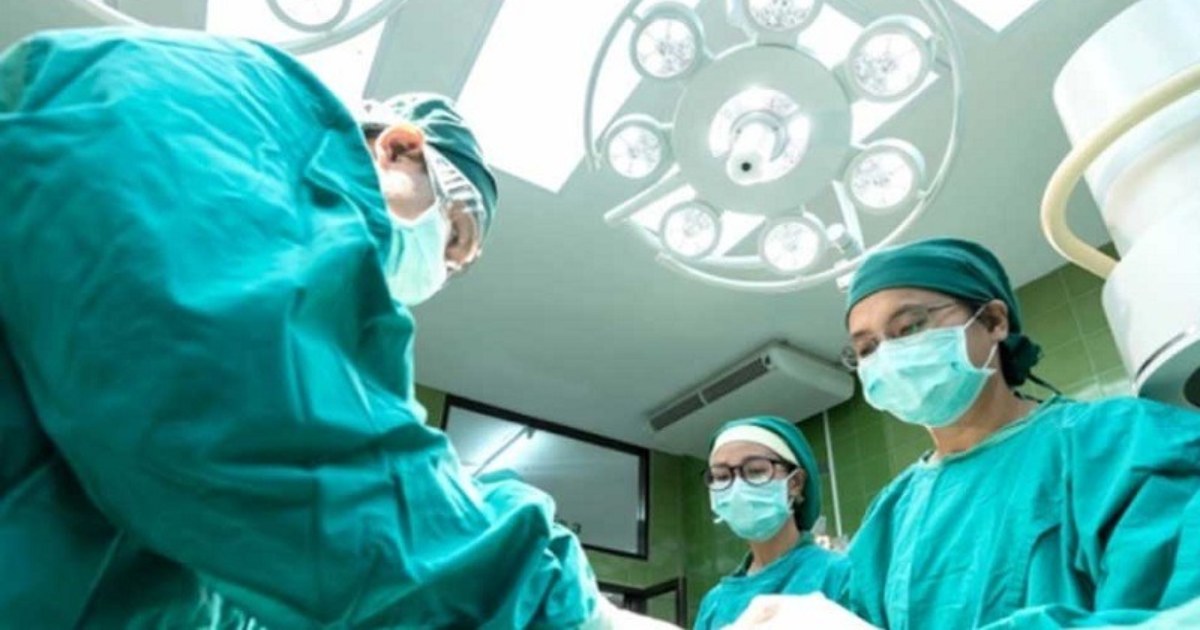 সার্জারি করার সময় কেন সবুজ পোশাক পরেন ডাক্তাররা, জানেন কী?