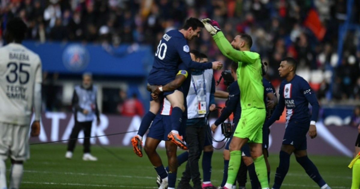 গোল না খাওয়ার ইতিহাস গড়ল বার্সা