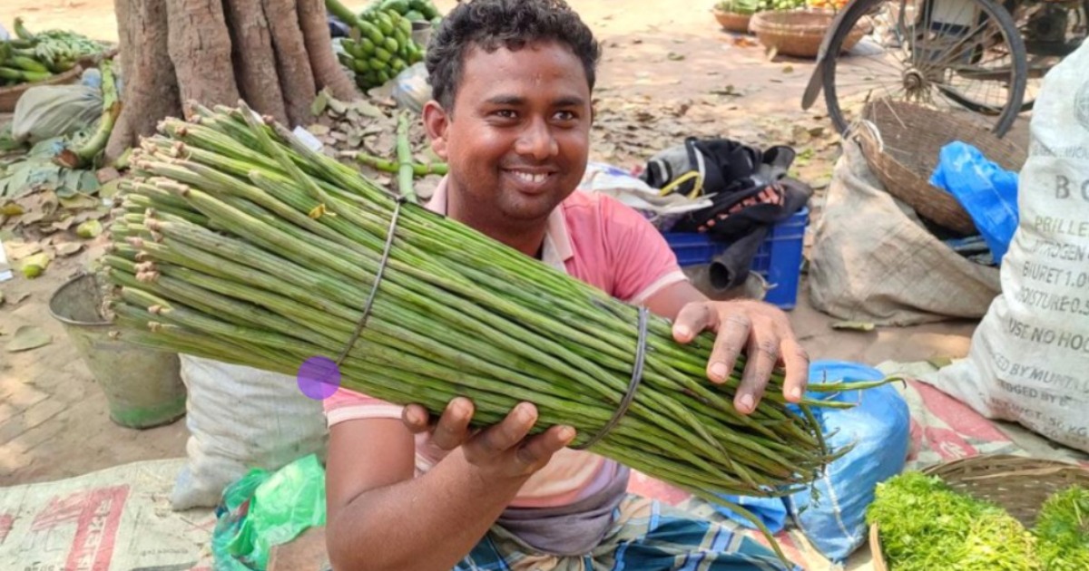 সর্বকালের রেকর্ড ভেঙে সজনে ডাটার কেজি ৫০০ টাকা!