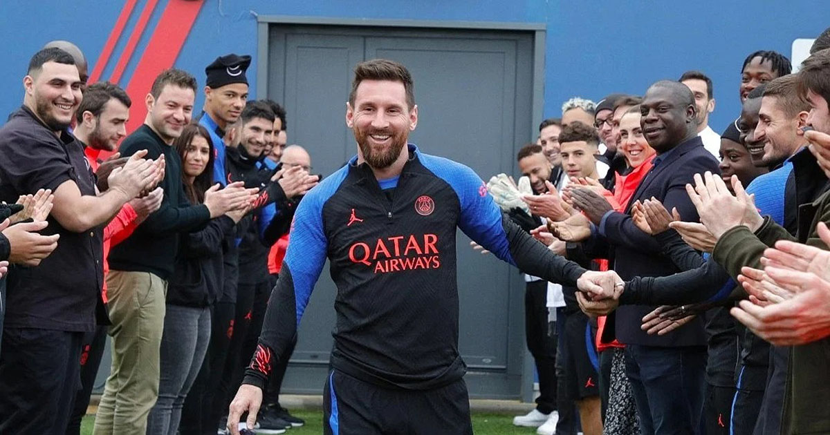 বিশ্ব চ্যাম্পিয়ন মেসিকে গার্ড অব অনার দিয়ে বরণ করল পিএসজি