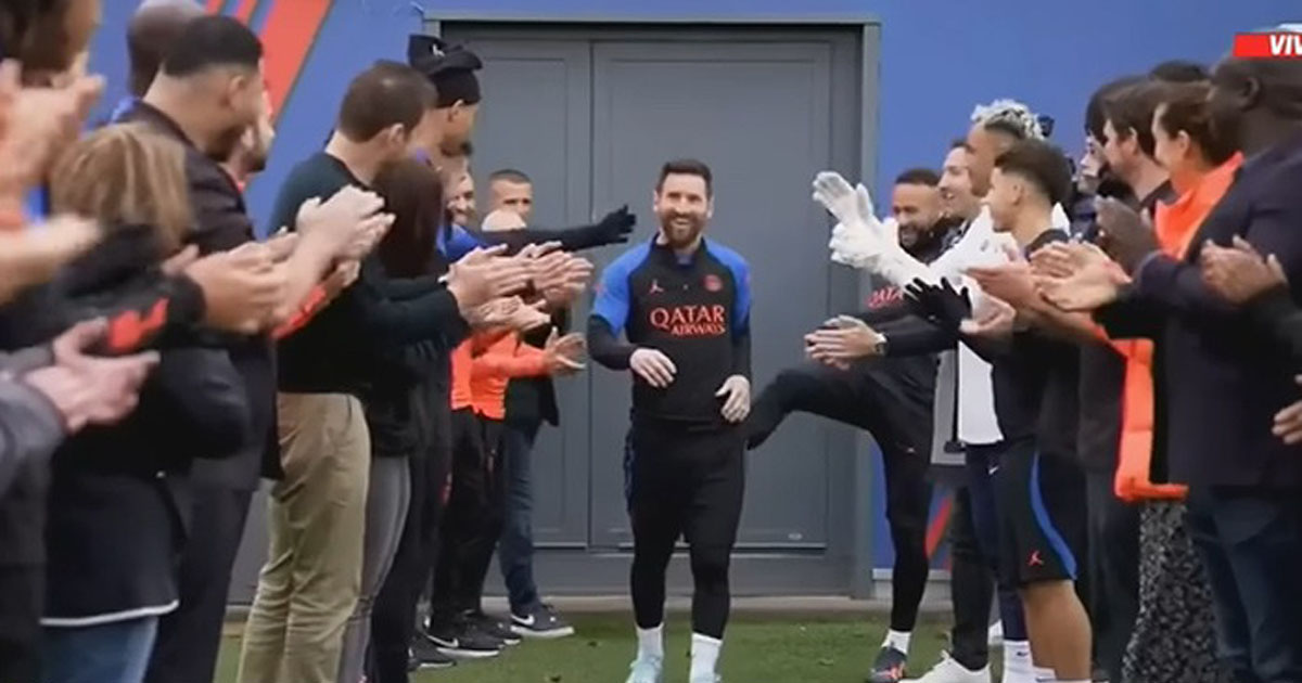 মেসিকে লাথি মেরে স্বাগত জানালেন নেইমার (ভিডিও)