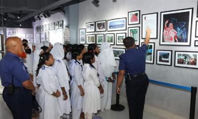 চুয়াডাঙ্গায় শিক্ষার্থীদের কাছে জনপ্রিয় হয়ে উঠেছে বঙ্গবন্ধু ও বাংলাদেশ নামে ফটো গ্যালারি