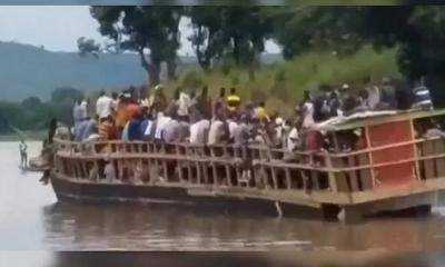 গ্রাম্য নেতার শেষকৃত্য অনুষ্ঠানে যাবার পথে নৌকাডুবিতে ৫০ জন নিহত