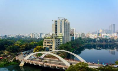 বৃষ্টিতে ভিজল ঢাকা উন্নতি হল বায়ুমানের