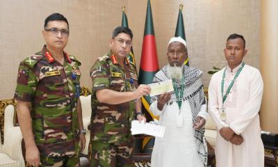 আবু সাঈদের পরিবারকে সেনাপ্রধানের আর্থিক সহায়তা