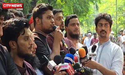 প্রস্তুত হচ্ছে মঞ্চ, বাদ জুমা রাজপথে নেমে আসার ডাক হাসনাতের