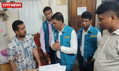 দুদকের অভিযানে ধরা দালাল আর টাকা ছাড়া কাজ হয় না পাবনা বিআরটিএ কার্যালয়ে