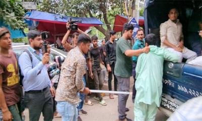 Police charge batons on Jamaat‍‍`e rally at Panthapath