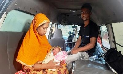 Woman gives birth to baby boy in train