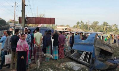 পুলিশভ্যানে ট্রেনের ধাক্কা, কনস্টেবল নিহত