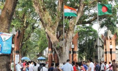 বেনাপোলে রেকর্ড যাত্রী পারাপারে ১০০ কোটি রাজস্ব আয়