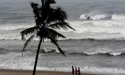 সাগরে ঝোড়ো হাওয়ার শঙ্কায় বন্দরে সতর্কতা