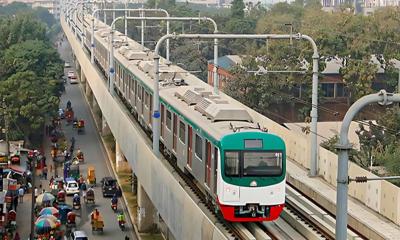 কারিগরি ত্রুটি, বন্ধ রয়েছে মেট্রোরেল