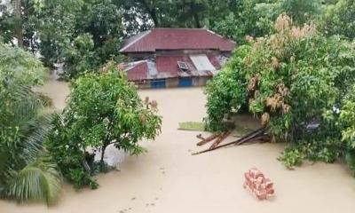 সুপেয় পানি ও খাবার সংকটে চট্টগ্রামের পানিবন্দি মানুষ