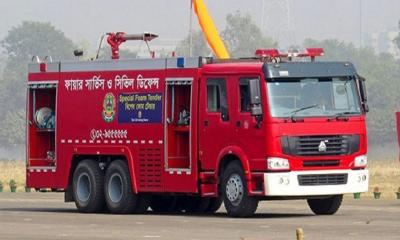 আগুন নিয়ন্ত্রণে যাওয়ার পথে দুর্ঘটনা, ফায়ার সার্ভিসের গাড়িচালকসহ নিহত ২